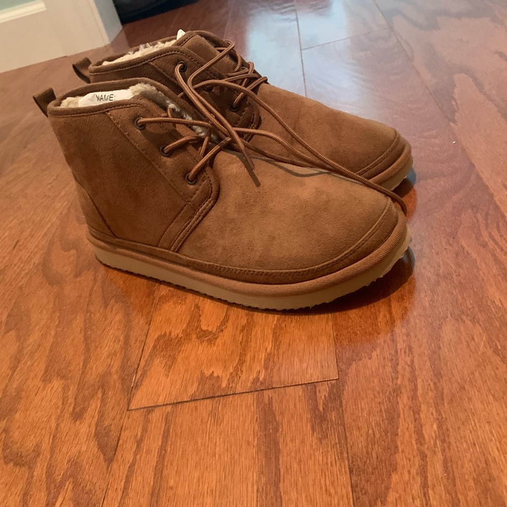 Short winter boots